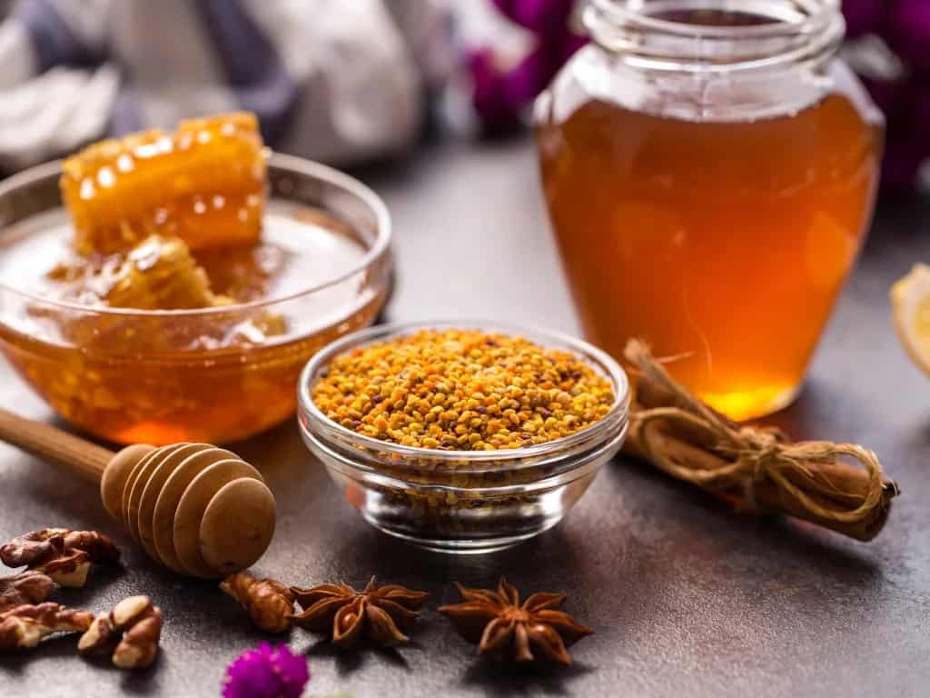 تصویر 2 از عسل کوهی شکاری برداشت شده از کندوهای طبیعی کوهستان